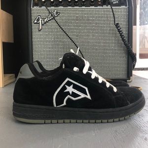 DCSHOECOUSA / FAMOUS STARS AND STRAPS shoes